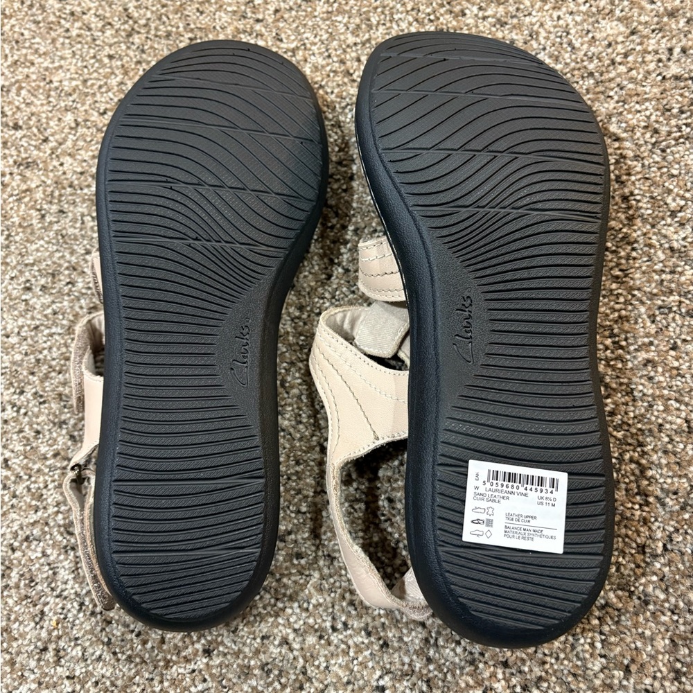 Clarks women’s Cream Strap Sandals - Picture 5 of 8